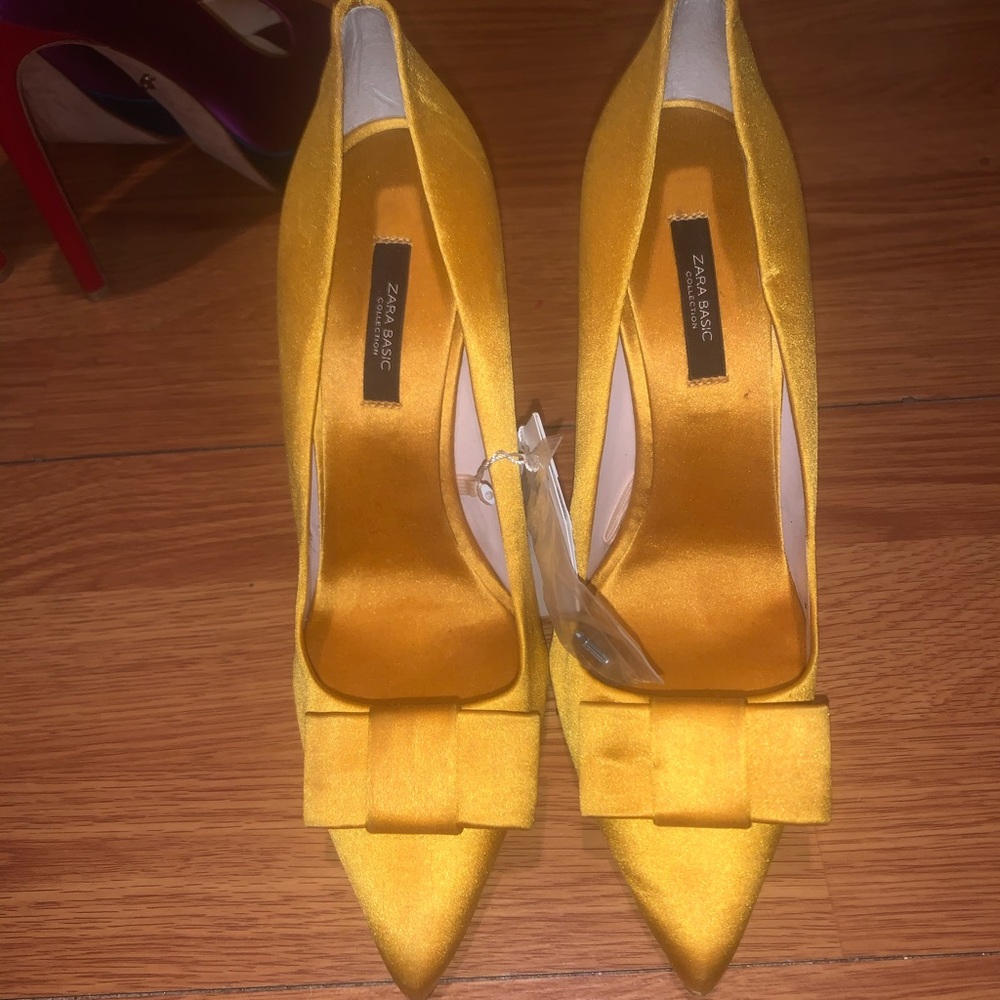 Brand New Zara Mustard yellow satin pumps!